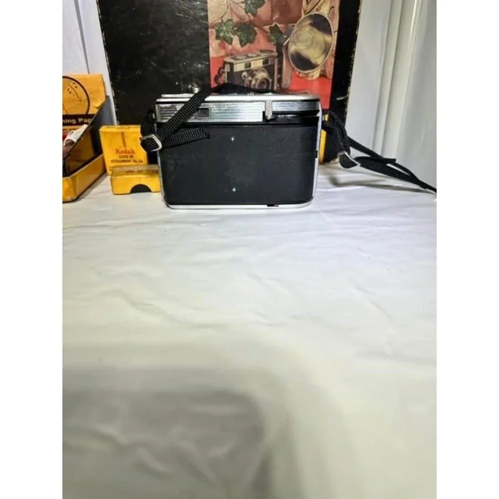MINT Cond VINTAGE Kodak Signet 40 46mm Camera with Case & flash in Original